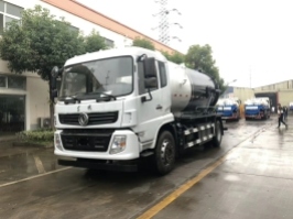 国六东风10方吸污车