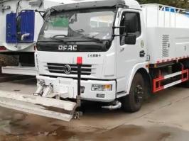 东风大多利卡路面清洗车